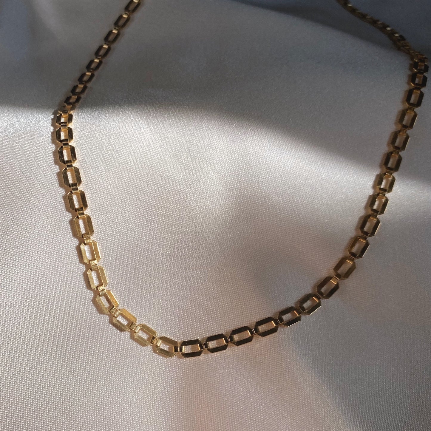 Leo Chain